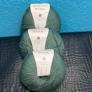 3 NWT (145g total) 100% Merino Wool Yarn by Mengchu in Forest Green